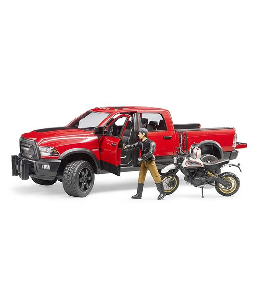 Dodge RAM 2500 Power Wagon met Ducati Scrambler Desert Motor & Bestuurder - 2502